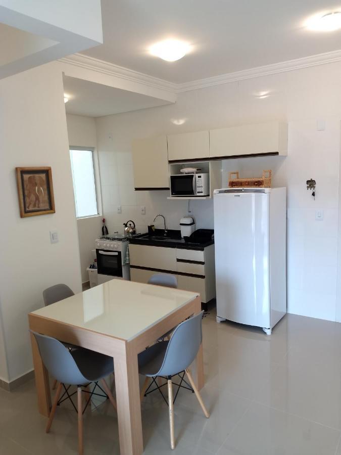 Apto 2 QTOs com Suíte próximo a Praia e Centrinho Florianópolis Exterior foto